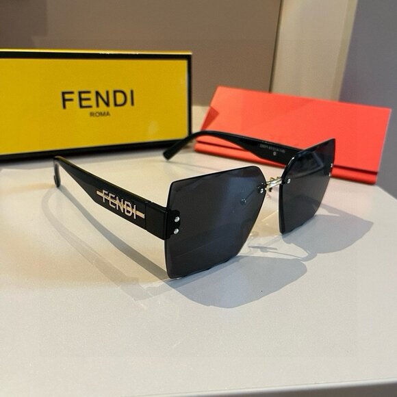 FENDI FF Logo Oversize Sunglasses - Picture 1 of 9
